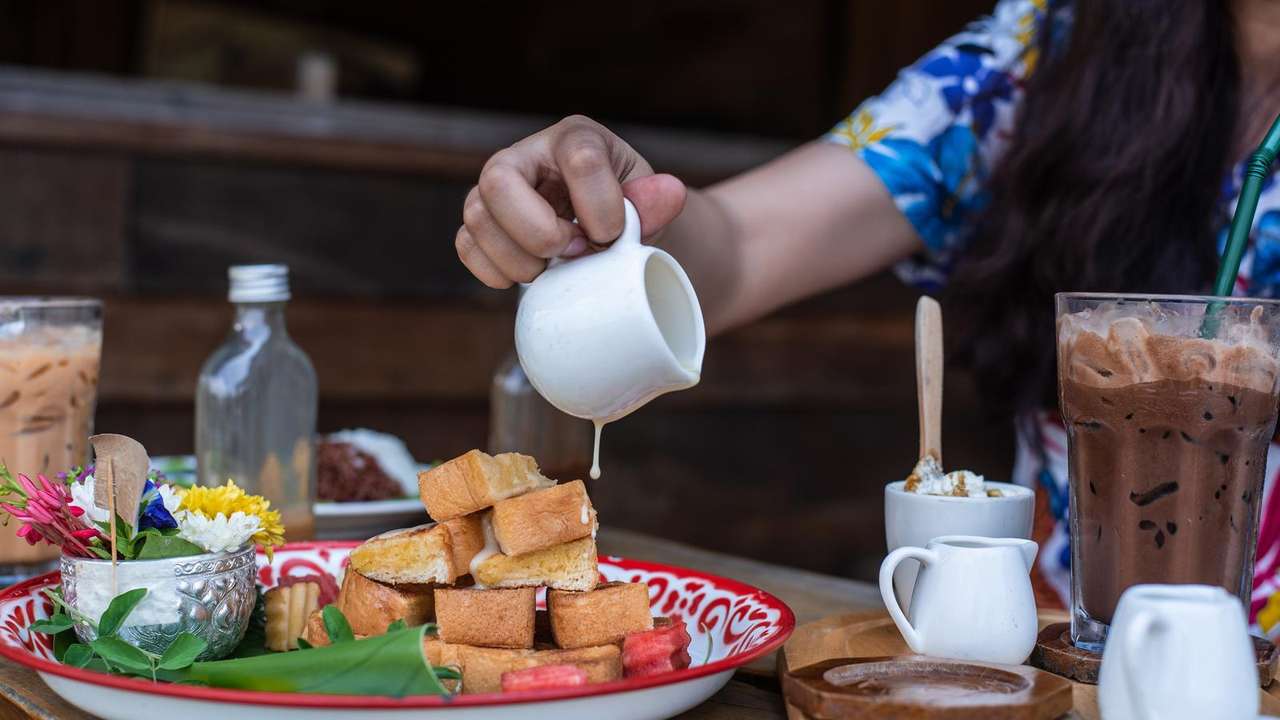 Sweet Escapes in Coffee and Dessert Havens