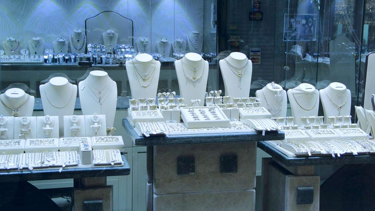 Jewelry Stores in Bangkok
