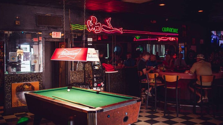 Best Sports Bars for Live Matches and Drinks