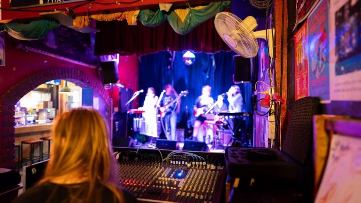 21 Best Bars with Live Music