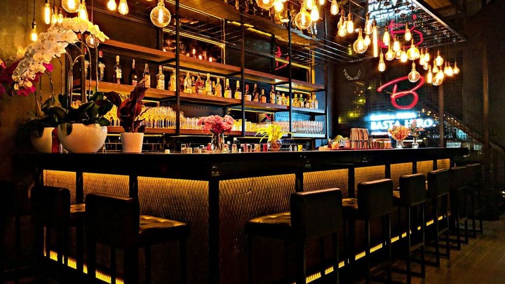 7 Best Pubs in Bangkok for a Cozy Drink